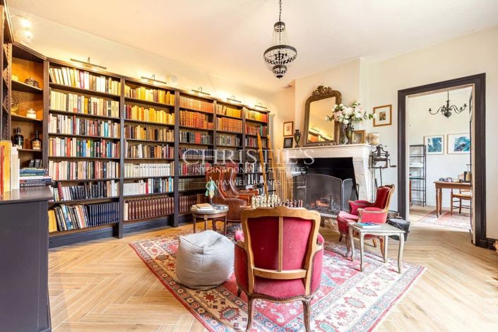 Image No.8-10 Bed House for sale