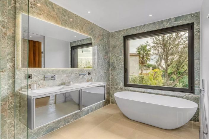 Image No.9-4 Bed House for sale