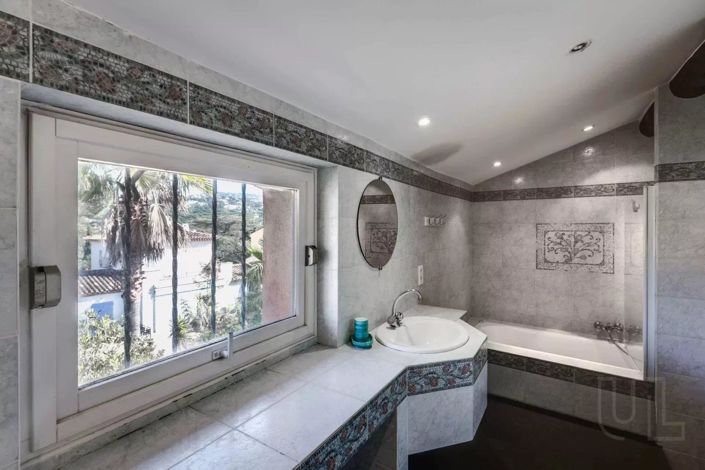 Image No.10-7 Bed House for sale