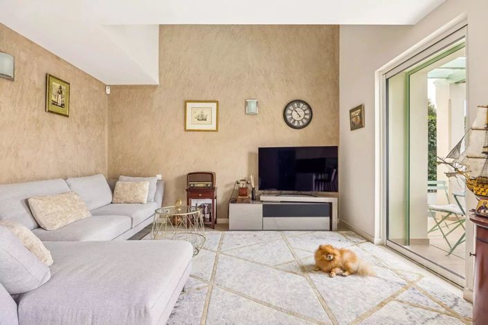 Image No.2-4 Bed House for sale