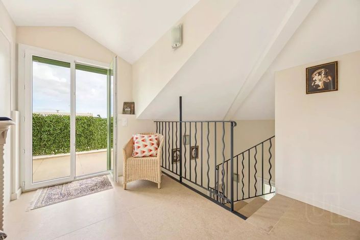 Image No.6-4 Bed House for sale