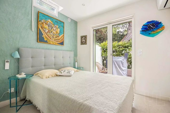 Image No.8-4 Bed House for sale