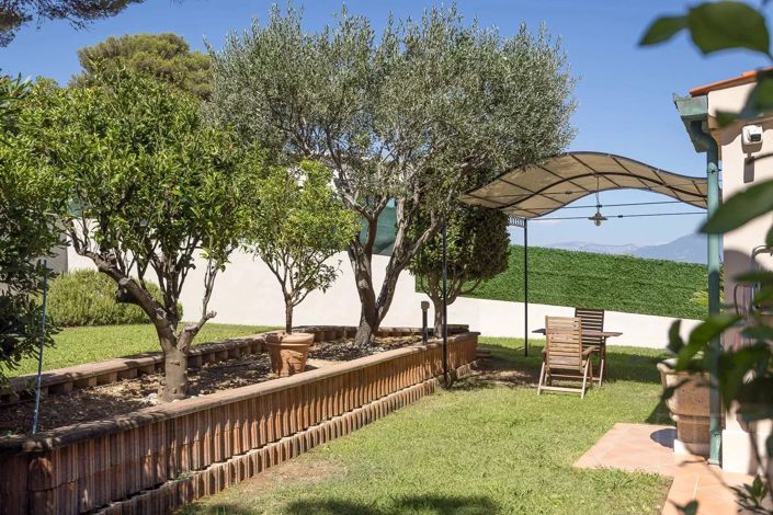 Image No.3-5 Bed House for sale