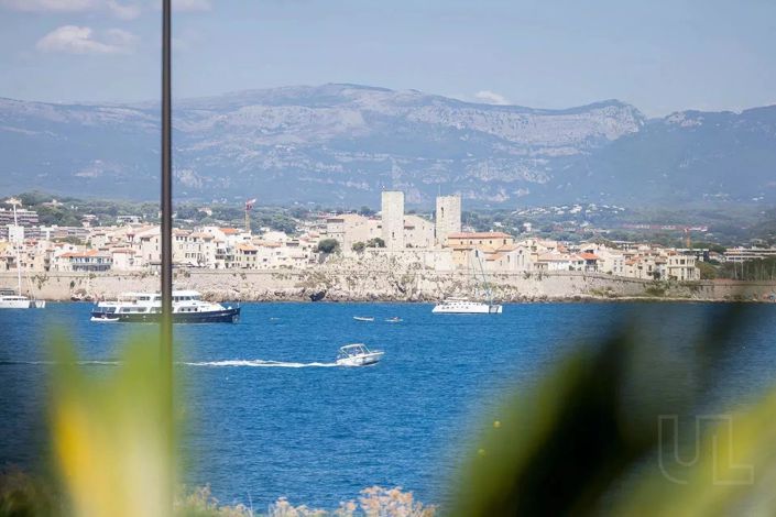 Image No.7-5 Bed House for sale