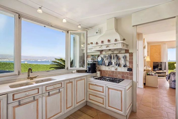 Image No.8-5 Bed House for sale