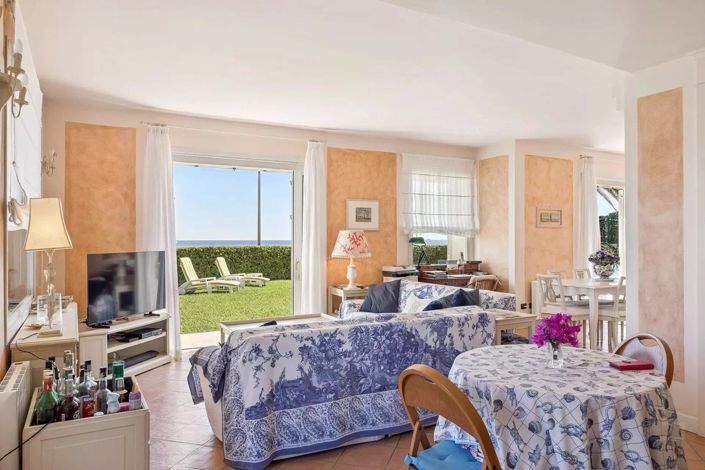 Image No.9-5 Bed House for sale