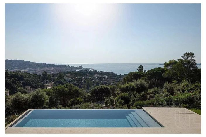 Image No.2-4 Bed House for sale