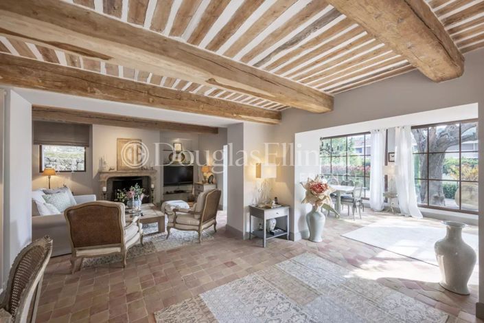 Image No.6-5 Bed House for sale