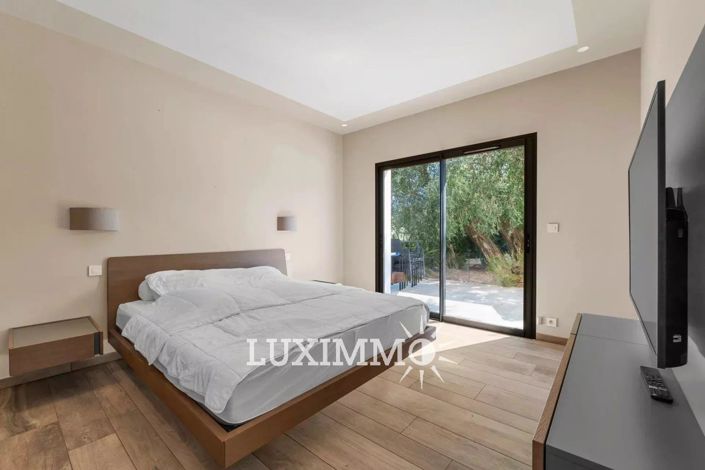 Image No.10-4 Bed House for sale