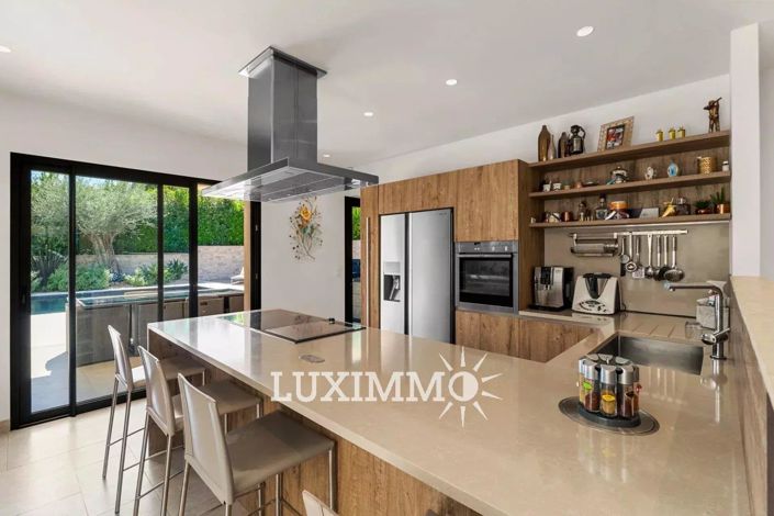 Image No.6-4 Bed House for sale