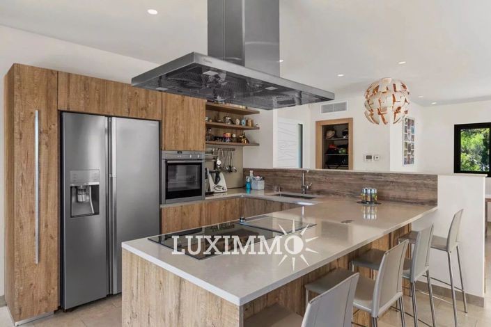 Image No.8-4 Bed House for sale