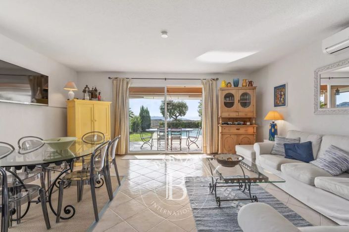 Image No.3-3 Bed House for sale