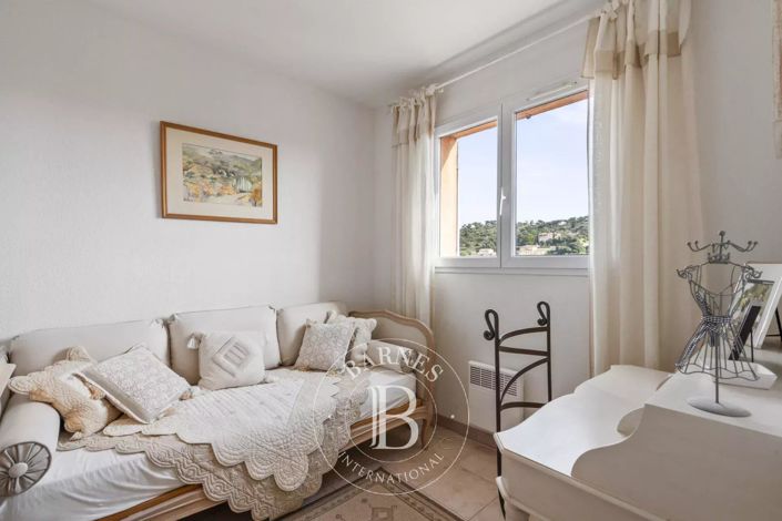 Image No.6-3 Bed House for sale