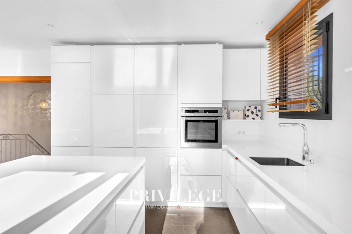 Image No.15-4 Bed House for sale