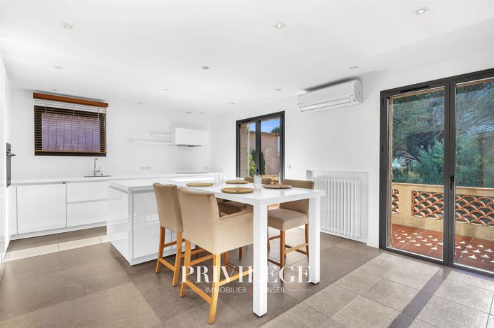 Image No.16-4 Bed House for sale