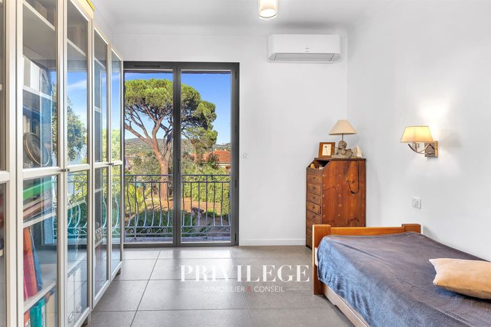 Image No.25-4 Bed House for sale