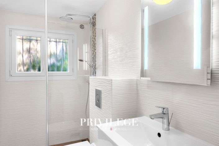 Image No.28-4 Bed House for sale