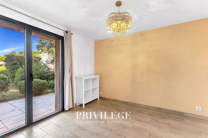 Image No.30-4 Bed House for sale