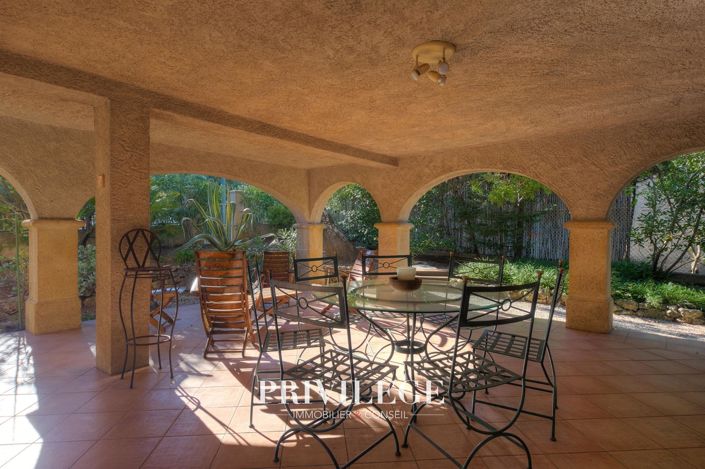 Image No.8-4 Bed House for sale