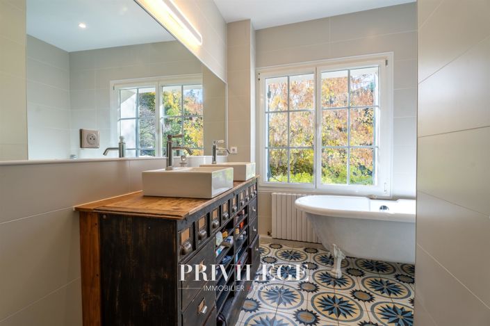 Image No.18-7 Bed House for sale