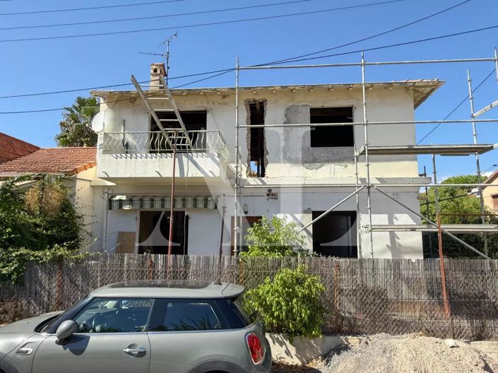 Image No.1-4 Bed House for sale