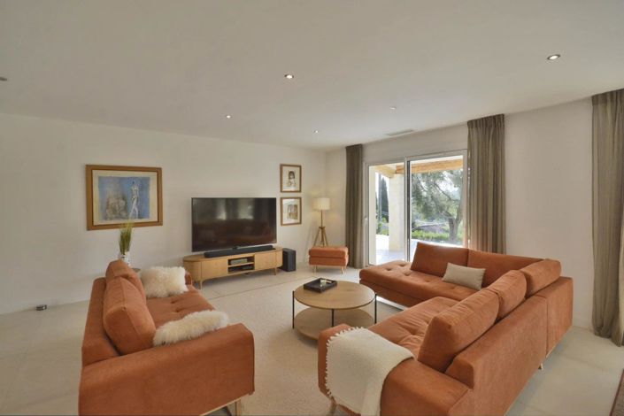 Image No.12-5 Bed House for sale