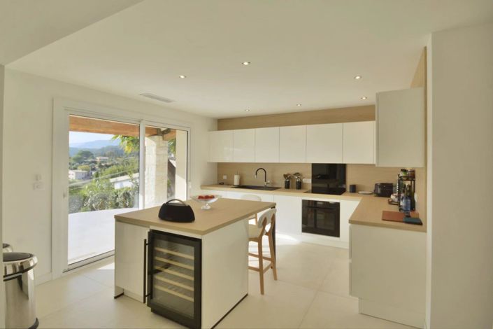 Image No.17-5 Bed House for sale