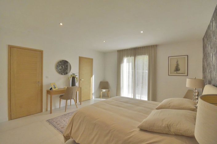 Image No.18-5 Bed House for sale