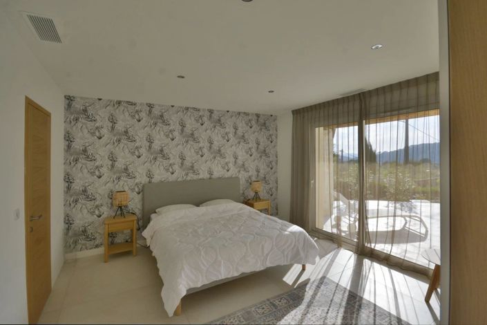 Image No.20-5 Bed House for sale