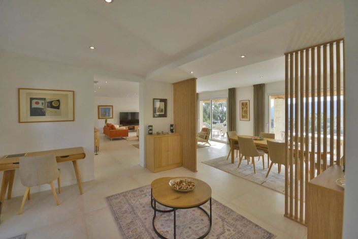 Image No.7-5 Bed House for sale