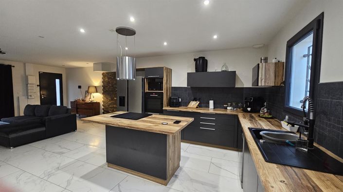 Image No.6-3 Bed House for sale