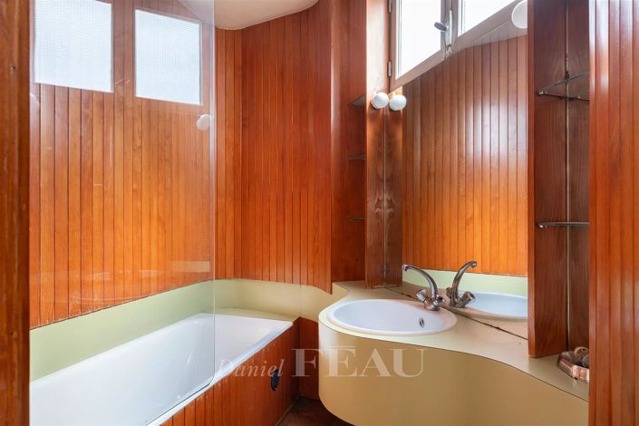 Image No.16-5 Bed Apartment for sale