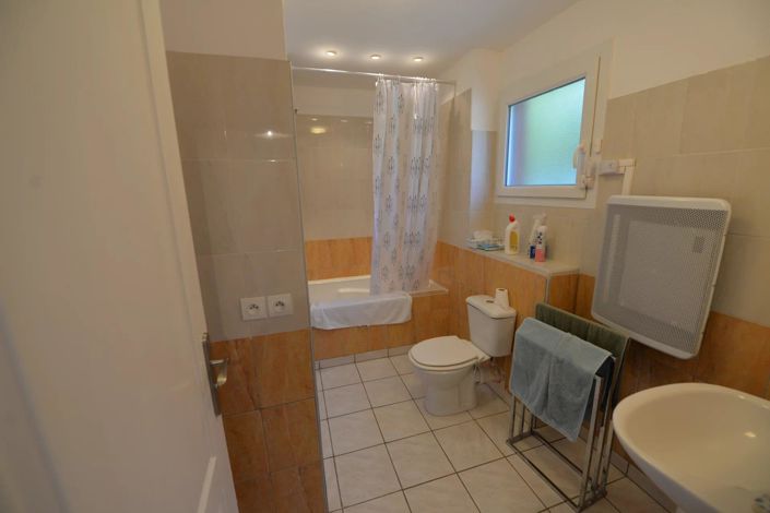 Image No.9-3 Bed House for sale