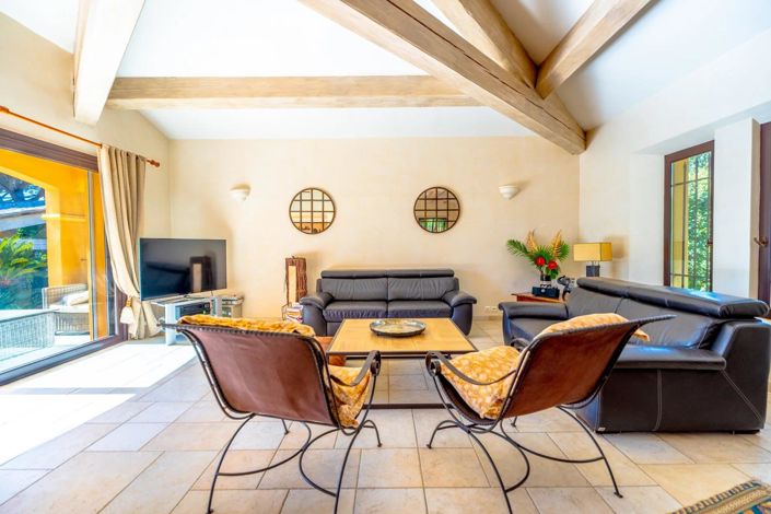 Image No.10-5 Bed House for sale