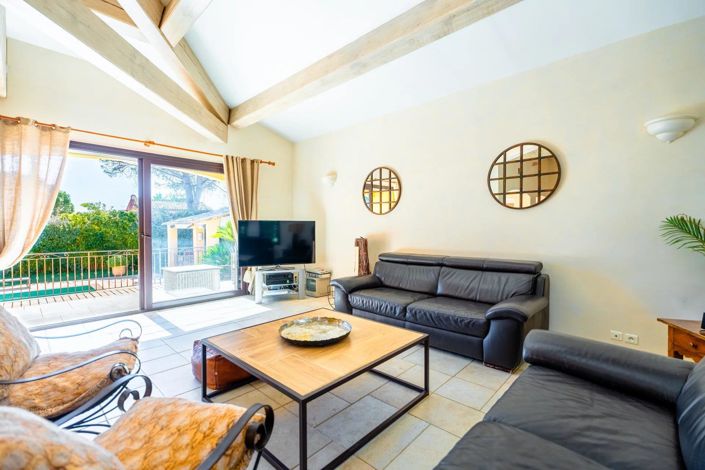 Image No.11-5 Bed House for sale