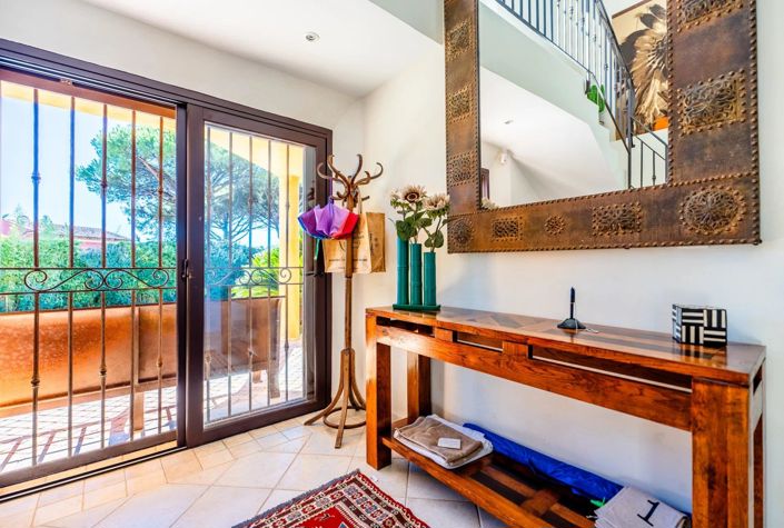 Image No.19-5 Bed House for sale