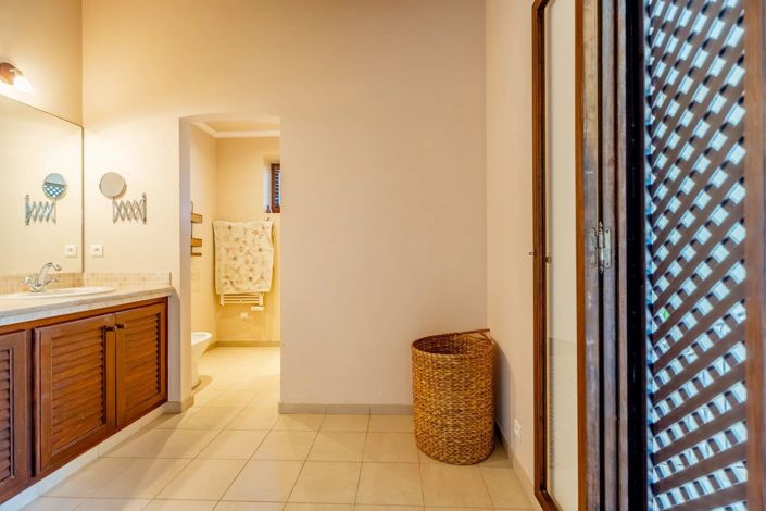 Image No.20-5 Bed House for sale