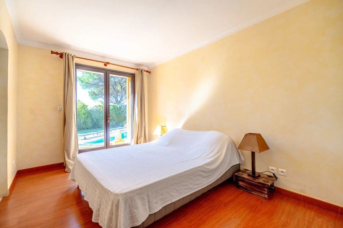 Image No.21-5 Bed House for sale