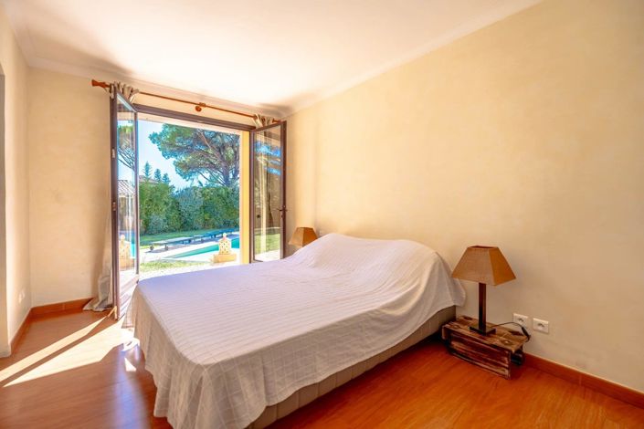 Image No.38-5 Bed House for sale