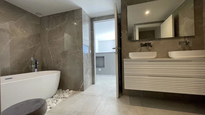 Image No.10-6 Bed House for sale