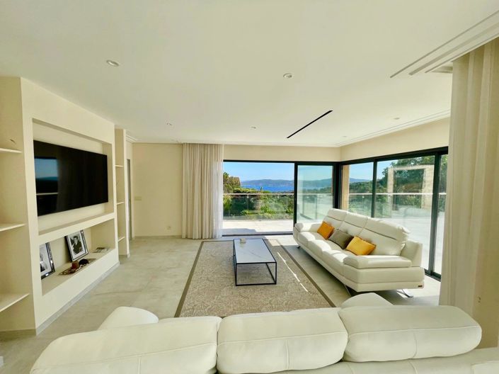 Image No.4-6 Bed House for sale