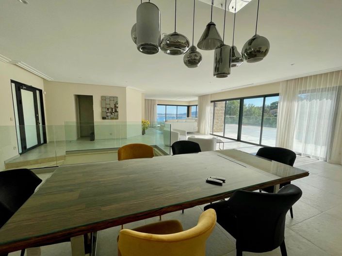 Image No.5-6 Bed House for sale