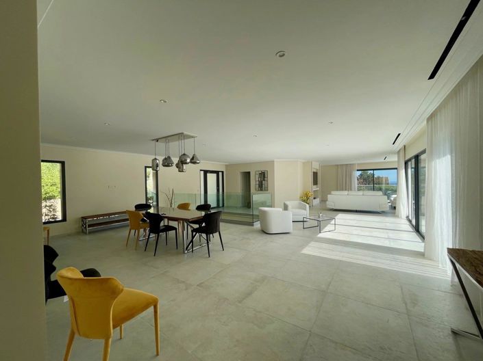 Image No.6-6 Bed House for sale