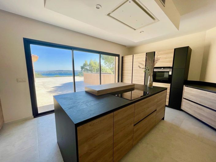 Image No.7-6 Bed House for sale