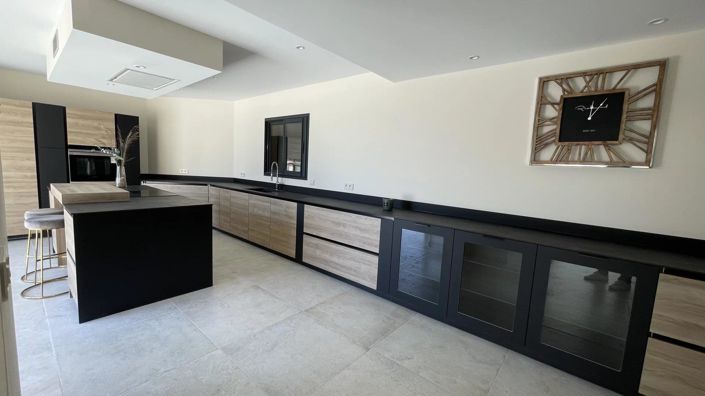 Image No.8-6 Bed House for sale