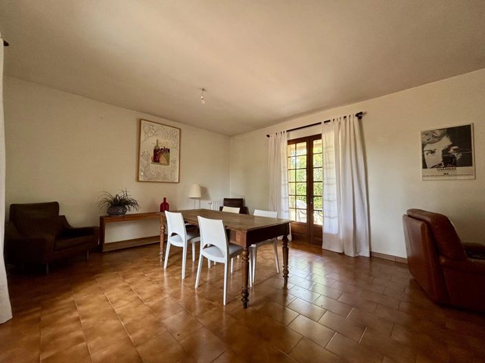 Image No.7-5 Bed House for sale