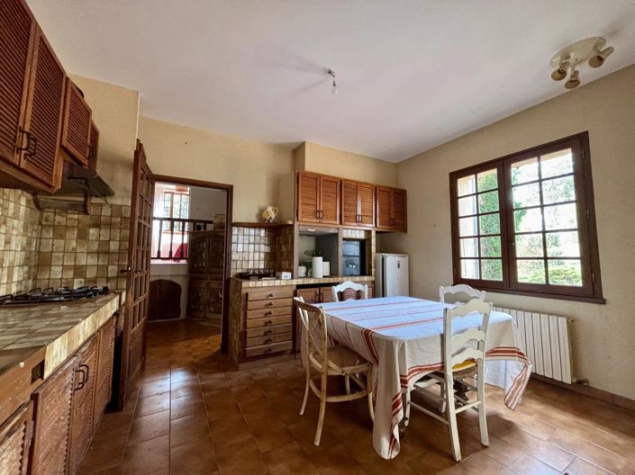 Image No.8-5 Bed House for sale