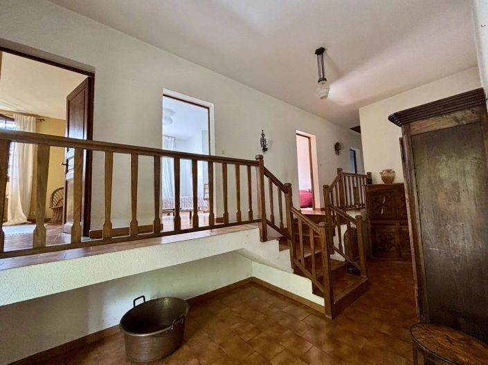 Image No.9-5 Bed House for sale