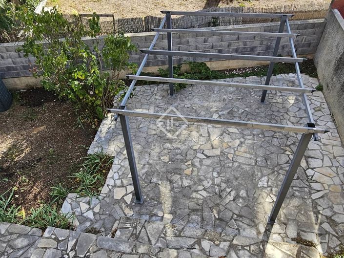 Image No.1-3 Bed House for sale