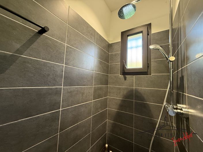 Image No.12-4 Bed House for sale